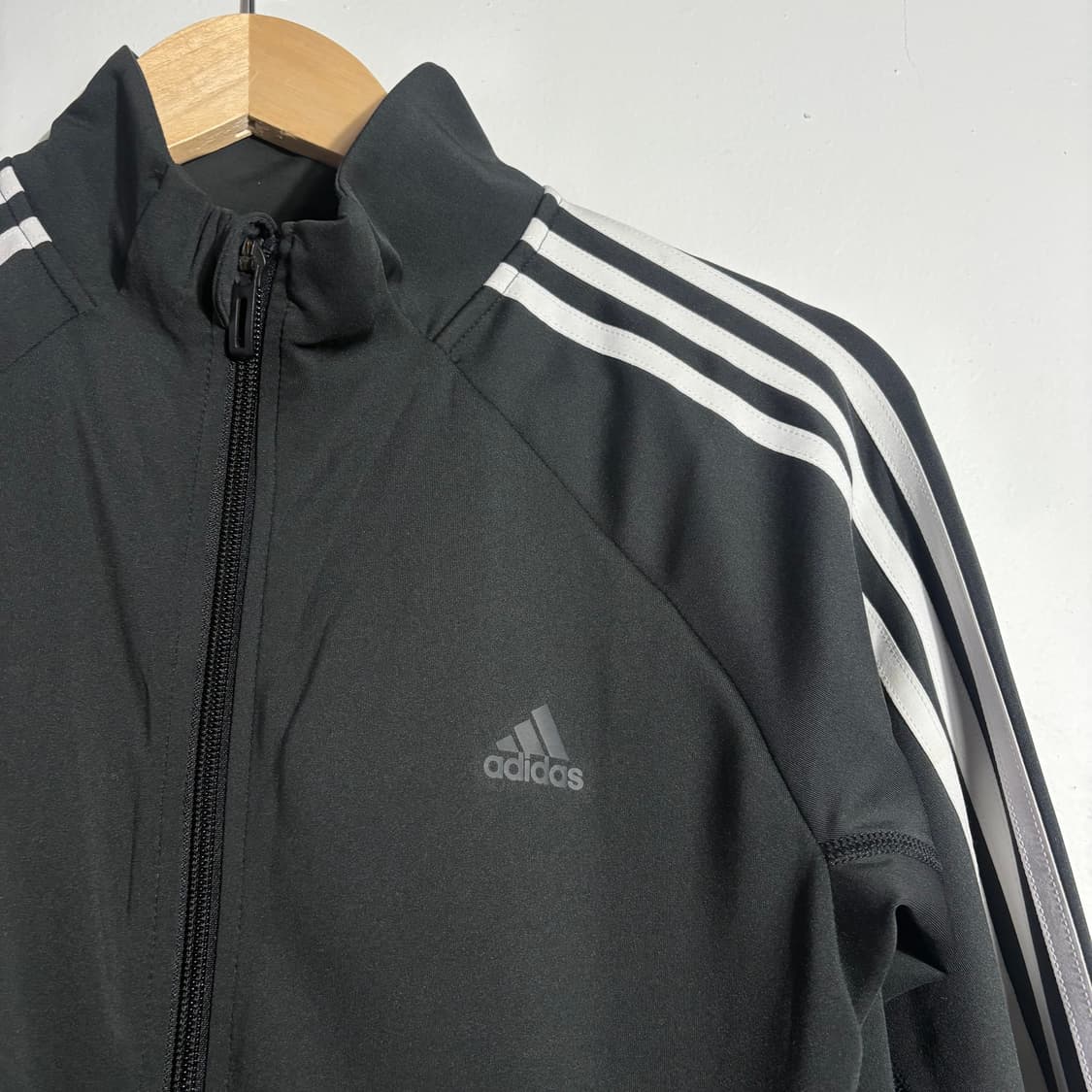 아디다스 블랙 삼선 슬림핏 집업 자켓 상품이미지2