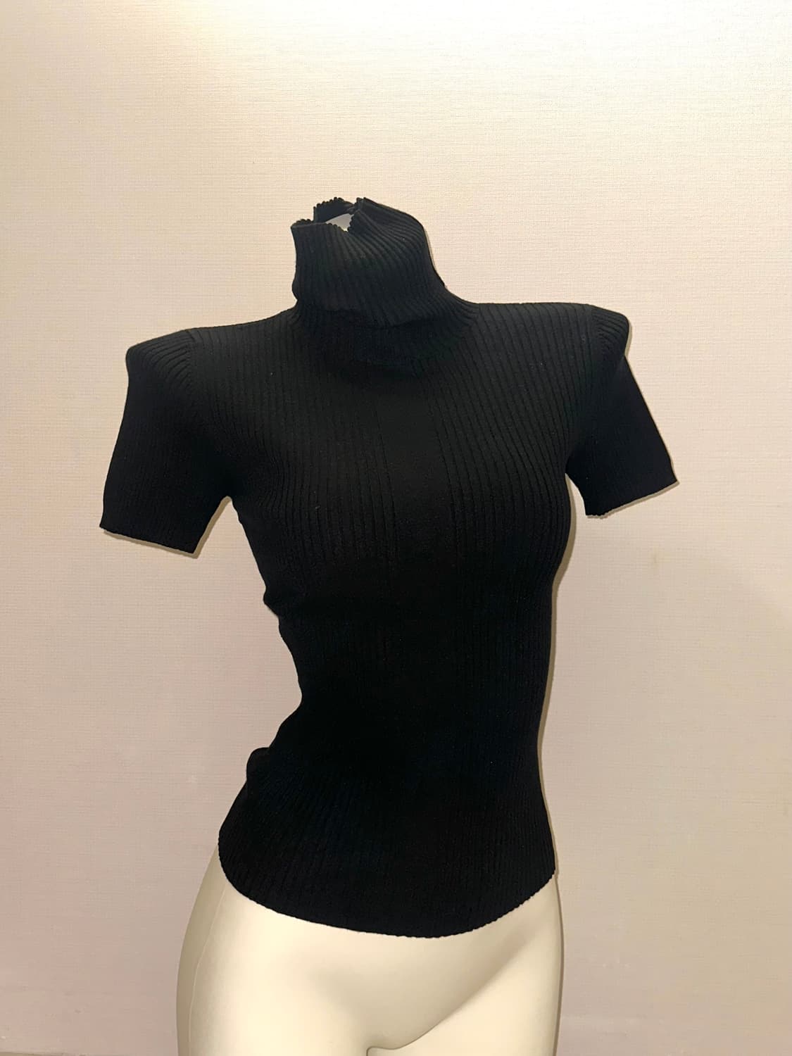 빈티지 블랙 폴라 골지 반팔 슬림핏 니트 상품이미지1