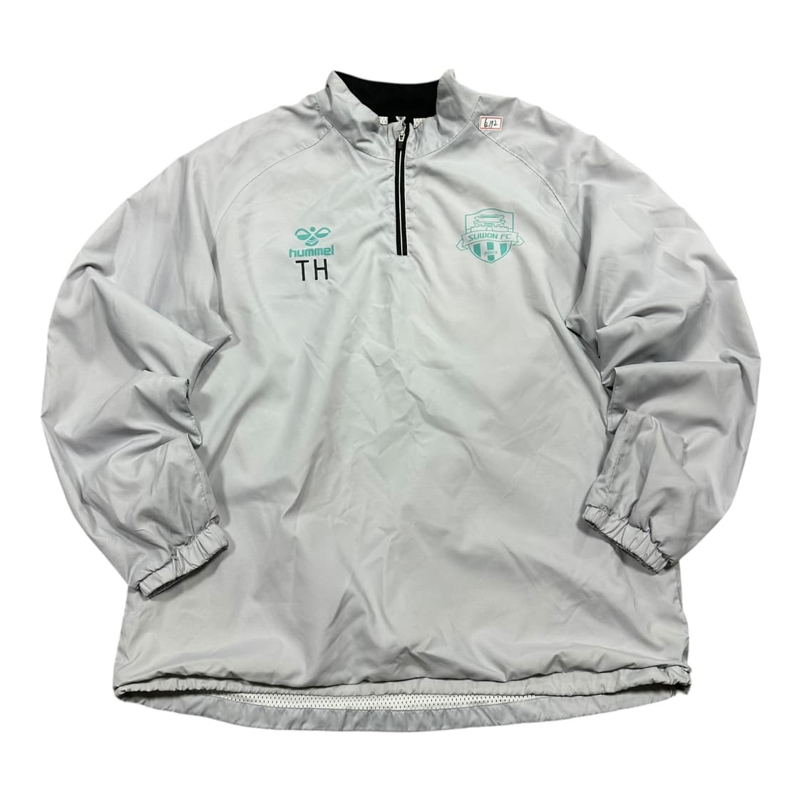 ✨ (바배) 험멜 수원FC 빅로고 웜업 반집업 축구 바람막이 상품이미지2