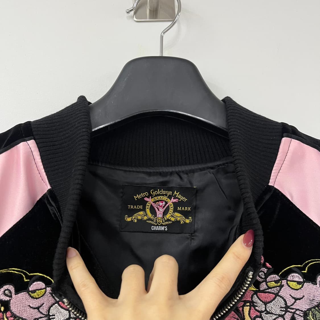 참스 x 핑크팬더 벨벳 블랙 핑크 스카쟌 자켓 상품이미지8