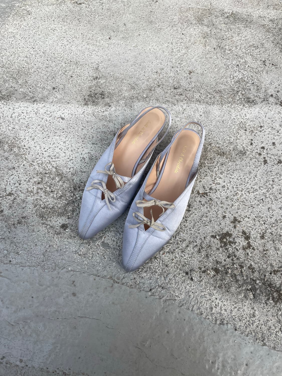 💚무료나눔💚 솔트앤초코릿 발레코어 더블 리본장식 슬링백 실버 상품이미지7