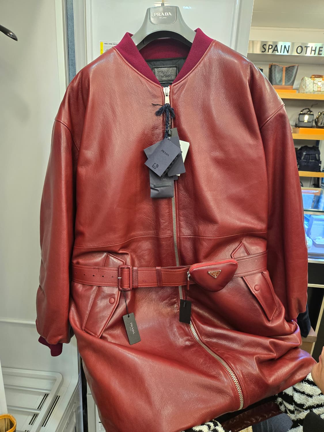 ​[프라다] 새상품급/XL] 22FW 오버사이즈 가죽 롱 봄버 자켓  상품이미지4