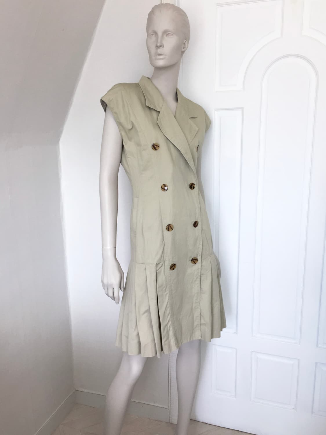 Trench Beige pleats dress  상품이미지1