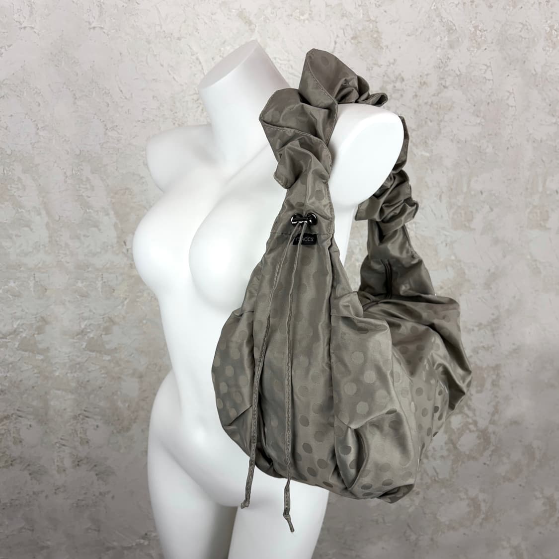 Y’SACCS by 요지 야마모토 폴카 도트 셔링 숄더 백 상품이미지1