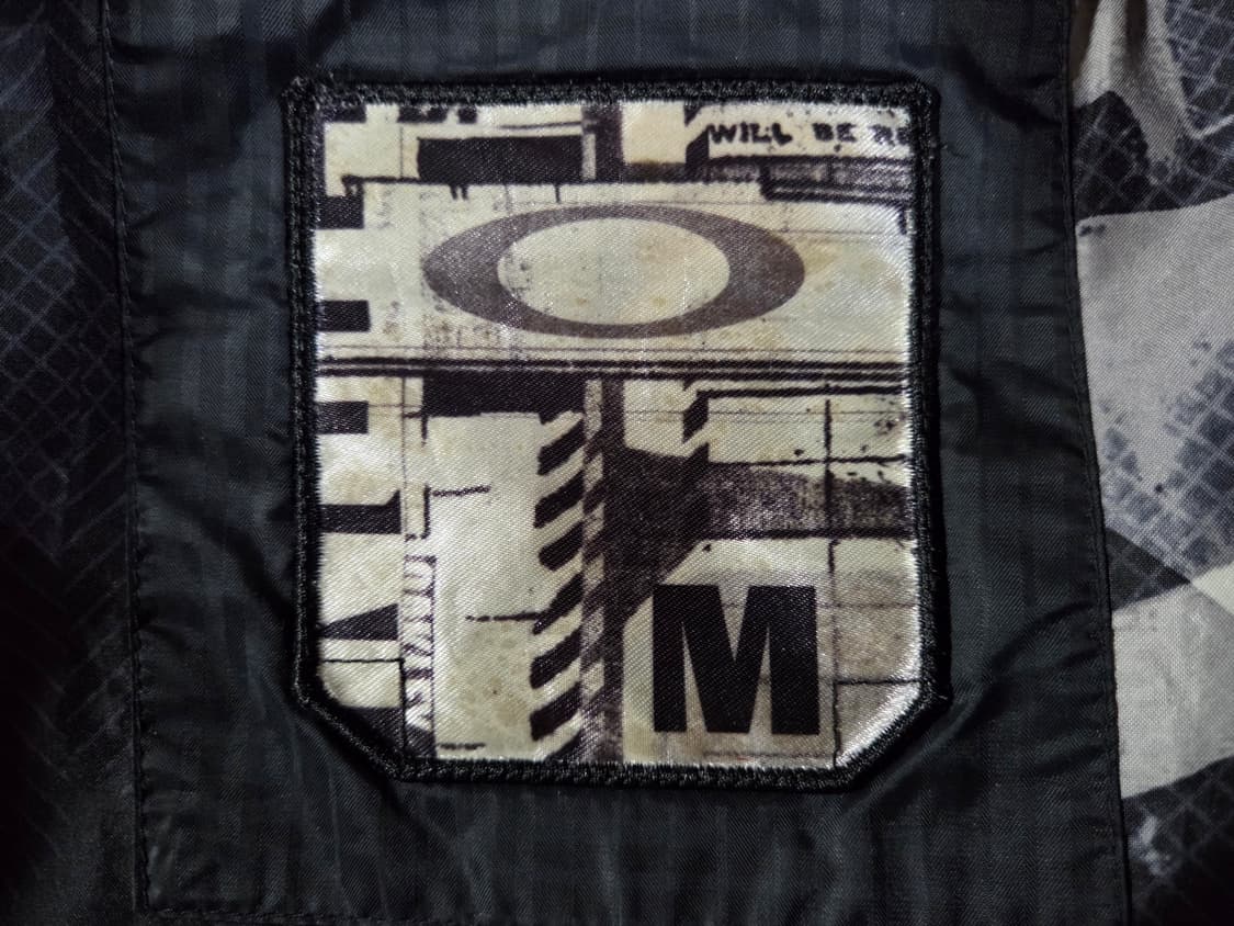 오클리 00s 블랙 로고 덕다운 패딩
 상품이미지5