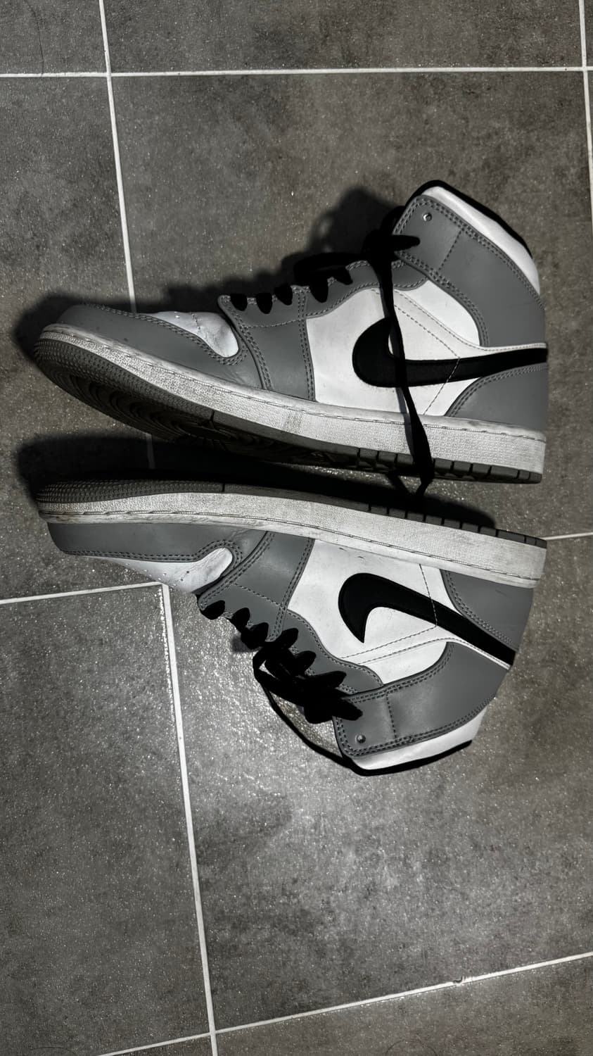 나이키 에어 조던 1 미드 라이트 스모크 그레이 상품이미지3