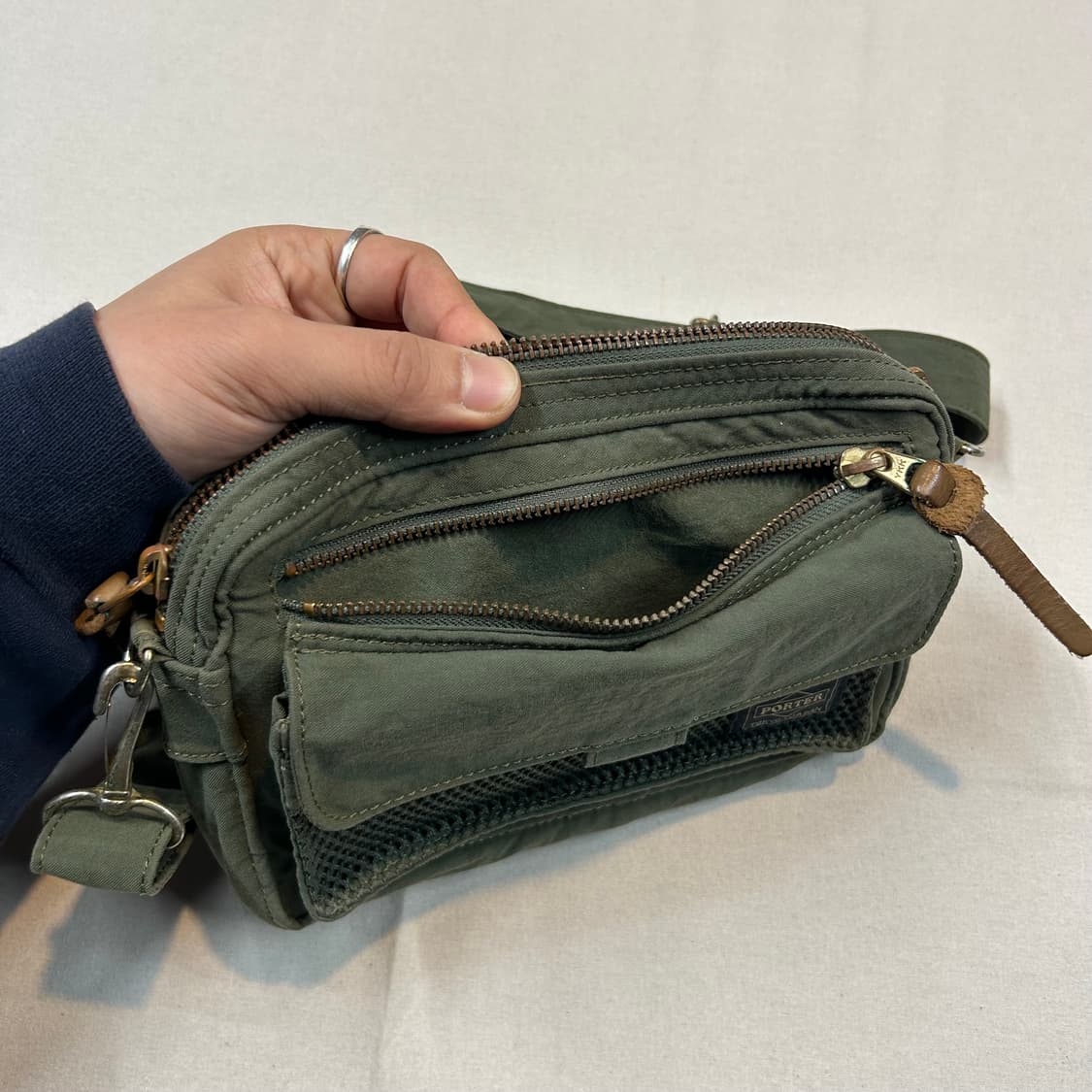 요시다 포터 메쉬포켓 크로스백 숄더백 올리브 컬러 상품이미지4