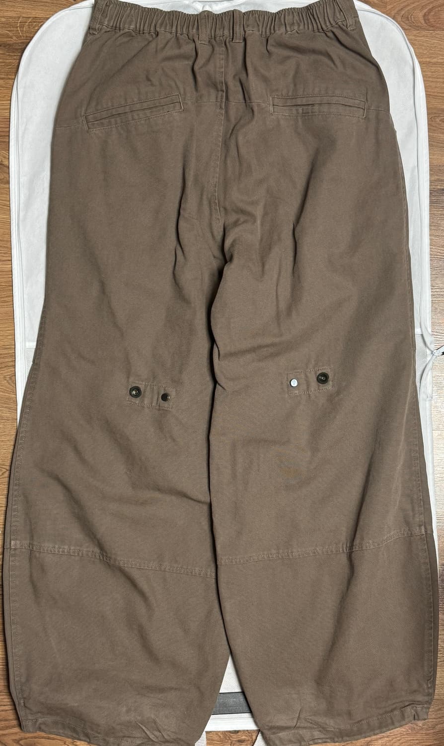 해칭룸 볼륨 팬츠 다크 베이지 상품이미지3