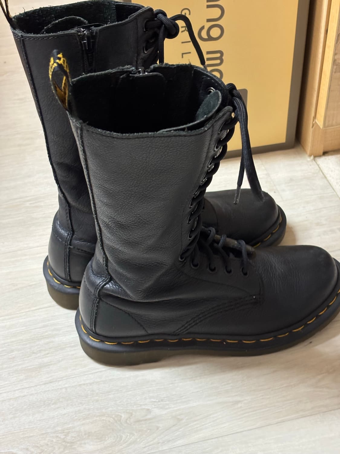 UK4) 닥터마틴 1B99 버지니아 14홀  상품이미지4