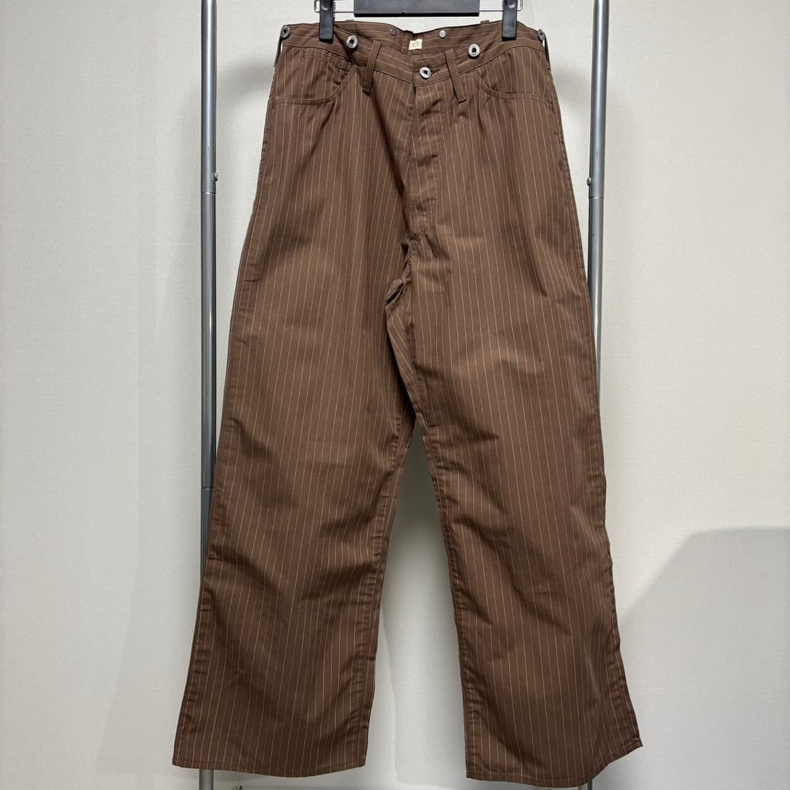 타이가 타카하시 lot 209 버클 백 트라우저 브라운 스트라이프 상품이미지1