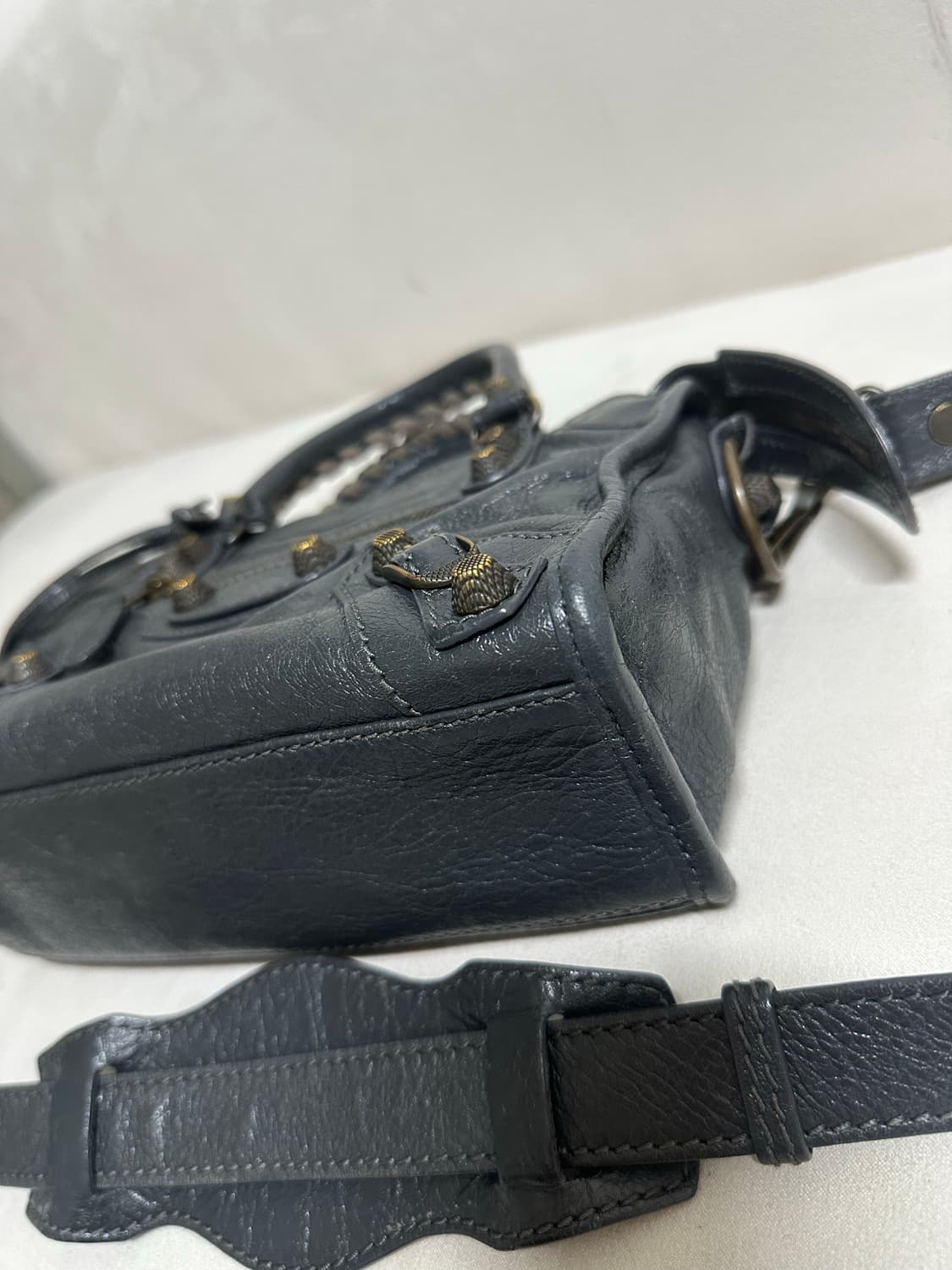 [A+ 정품] 발렌시아가 시티 모터백 미니 그레이 상품이미지4