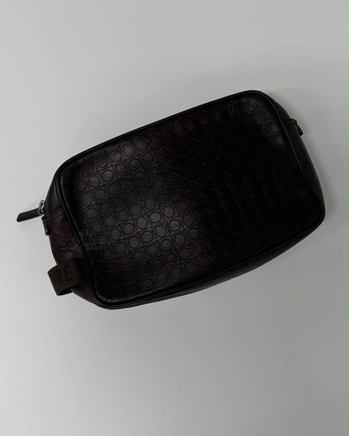 살바토레 페라가모 간치니 모노그램 가죽 클러치 상품이미지2