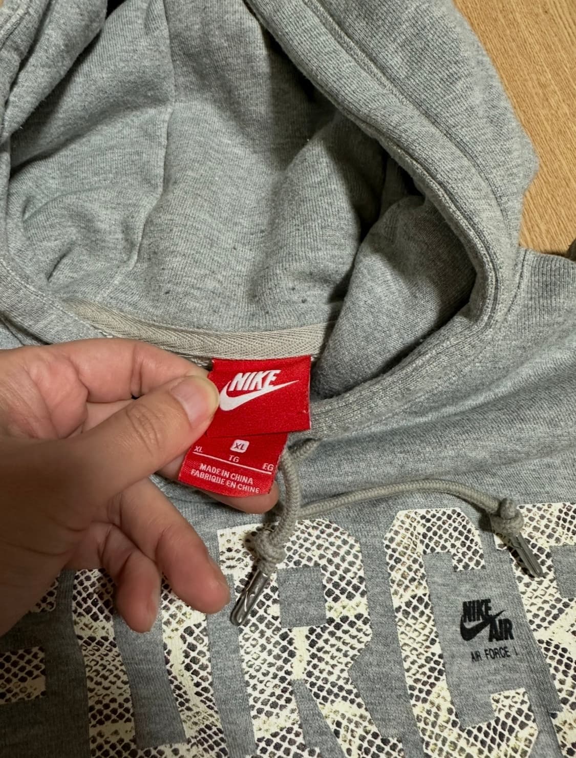 나이키 에어포스 뱀피1 후드티 XL  상품이미지2