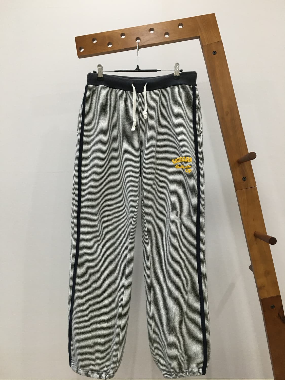 Alo 빈티지 스트라이프 트레이닝팬츠 상품이미지1