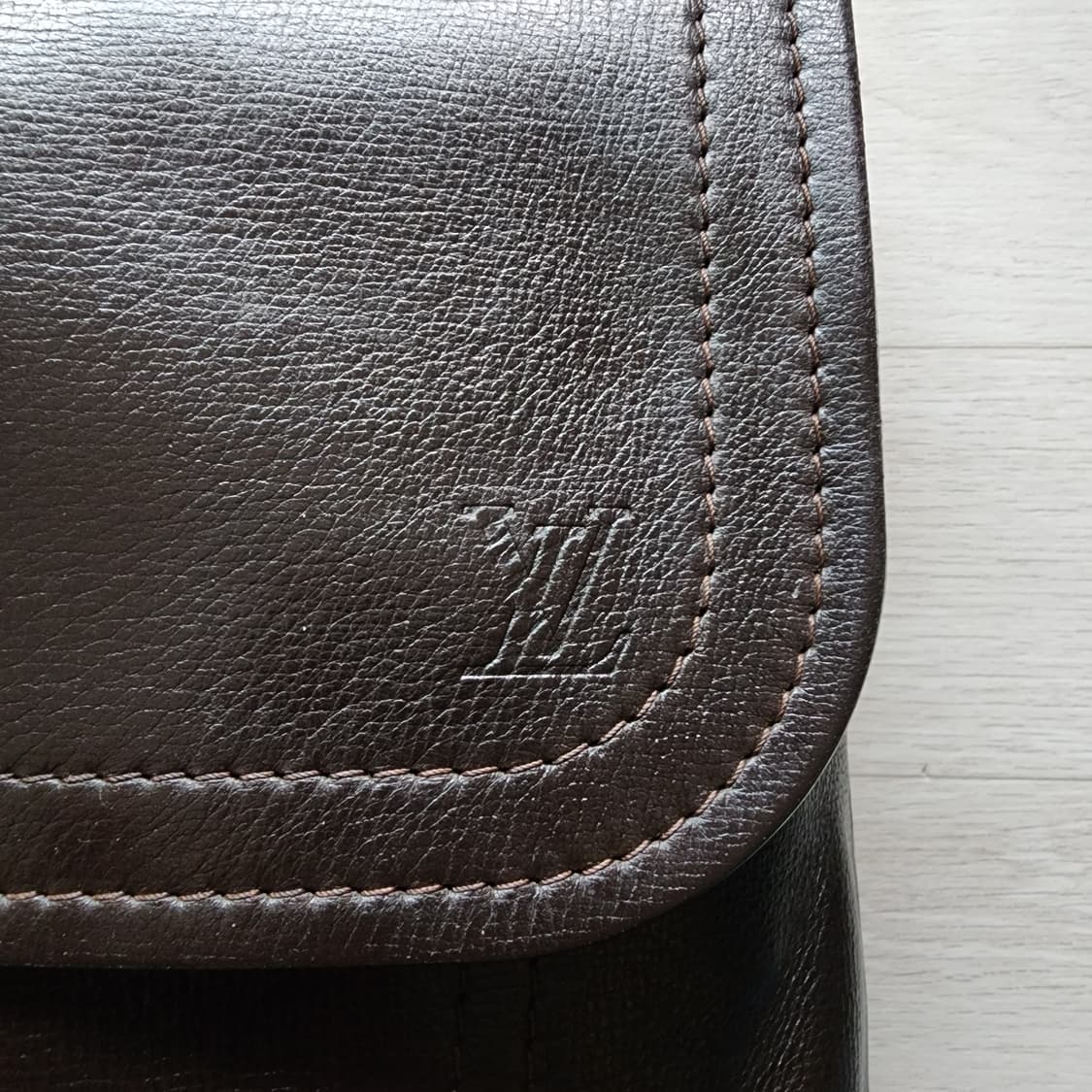 상태양호 루이비통 유타 레더 메신저 남성 숄더백 크로스백 다크브라운 상품이미지2