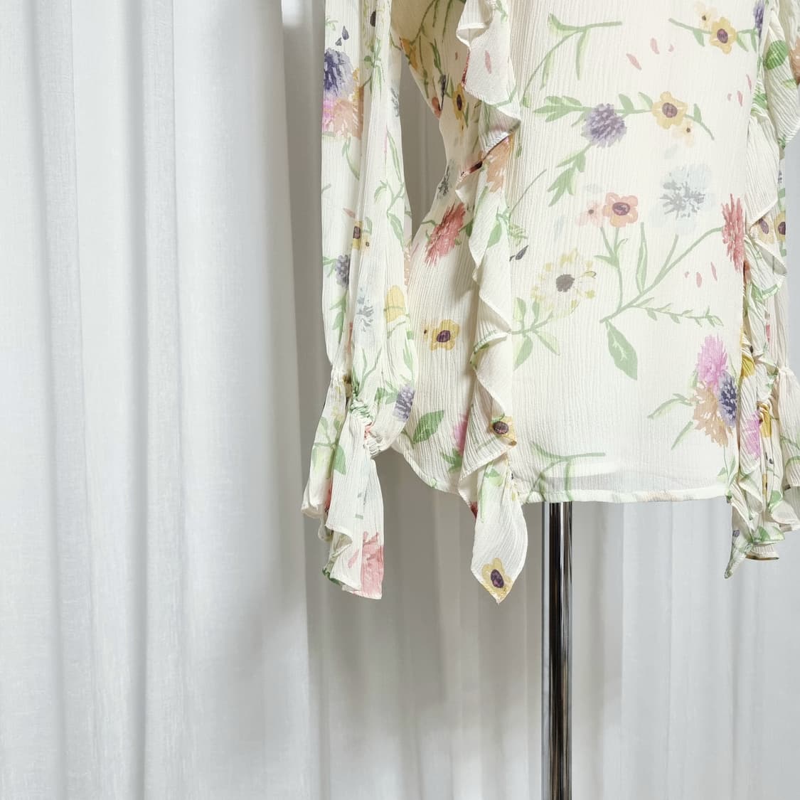 질스튜어트 실크100% 프릴 러플 블라우스 (55-날씬66) 상태최상 상품이미지7