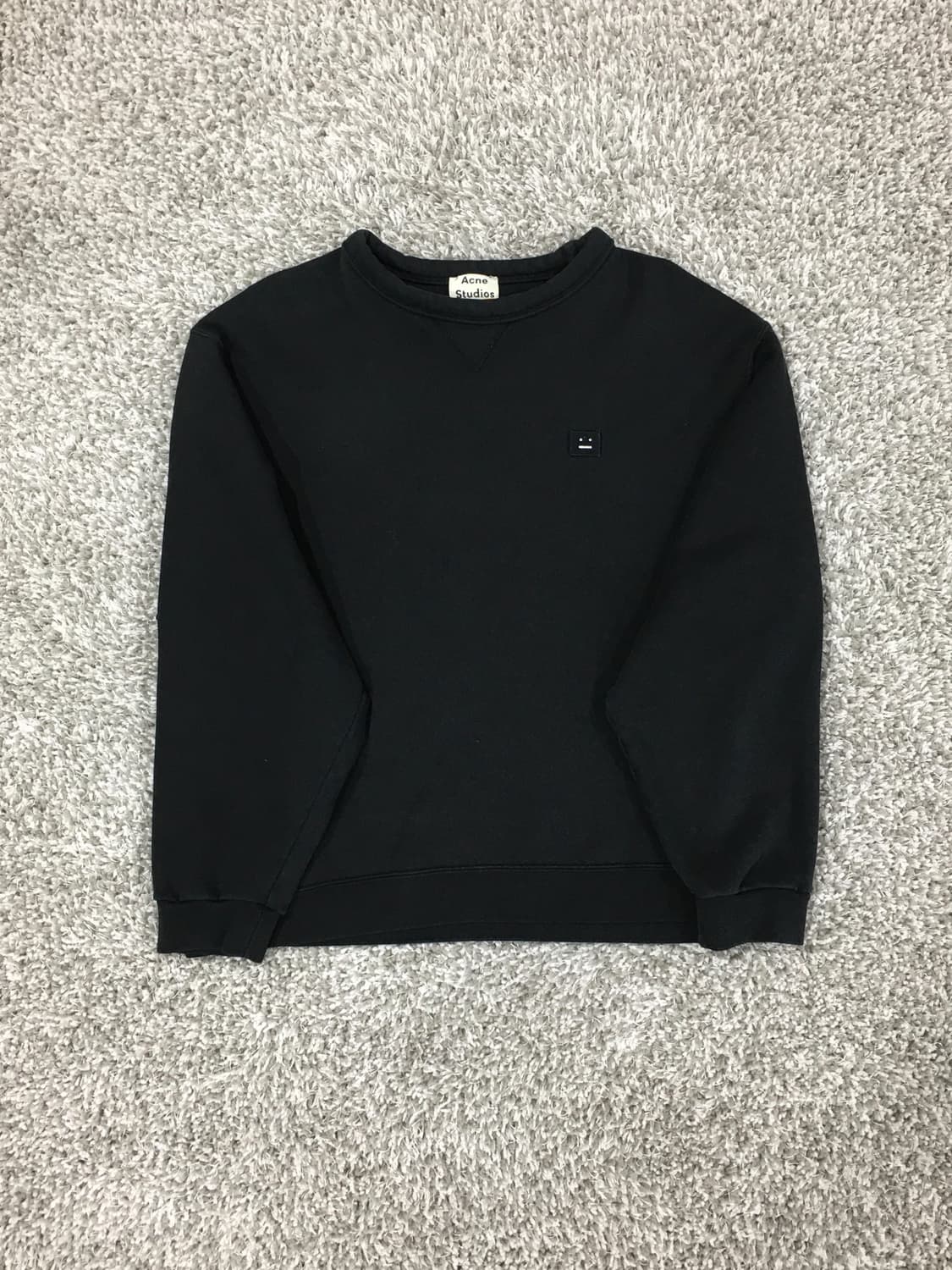 아크네 스튜디오 블랙 맨투맨 티셔츠 상품이미지2