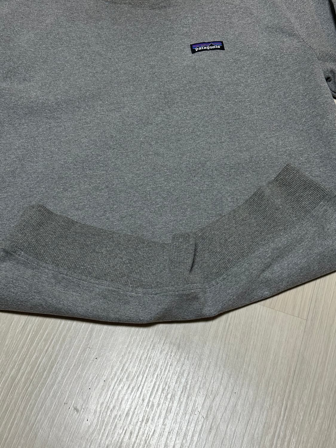 파타고니아 PATAGONIA P-6 스몰패치 맨투맨 그레이 상품이미지6