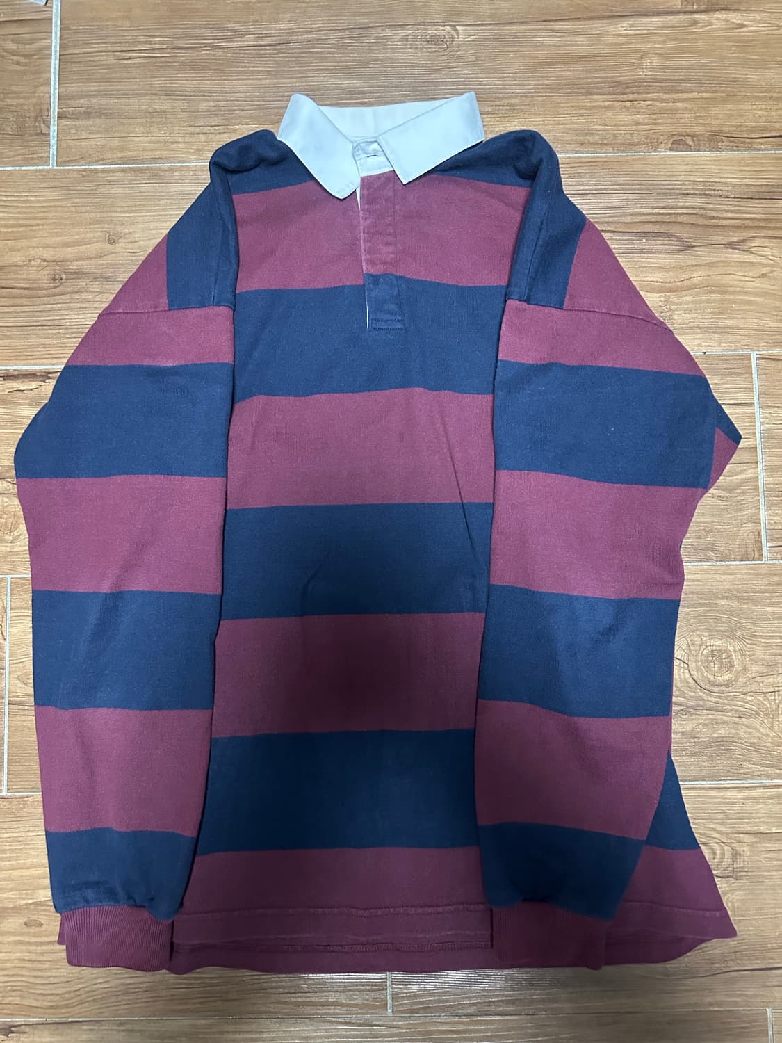 콜롬비아니트 럭비티 버건디 네이비 L사이즈 판매합니다. 상품이미지1