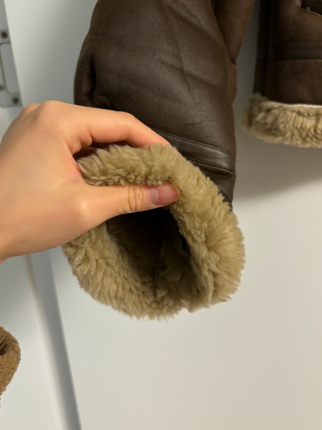 하이넥 브라운 가죽 크롭 무스탕 상품이미지3