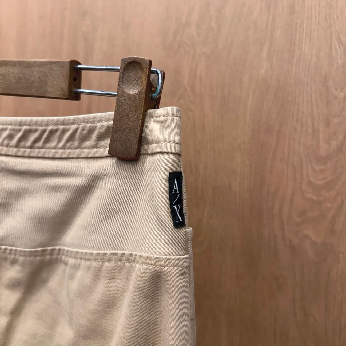 아르마니 익스체인지 미니 스커트 사이드 로고 탭 디테일 H라인 베이지 상품이미지6