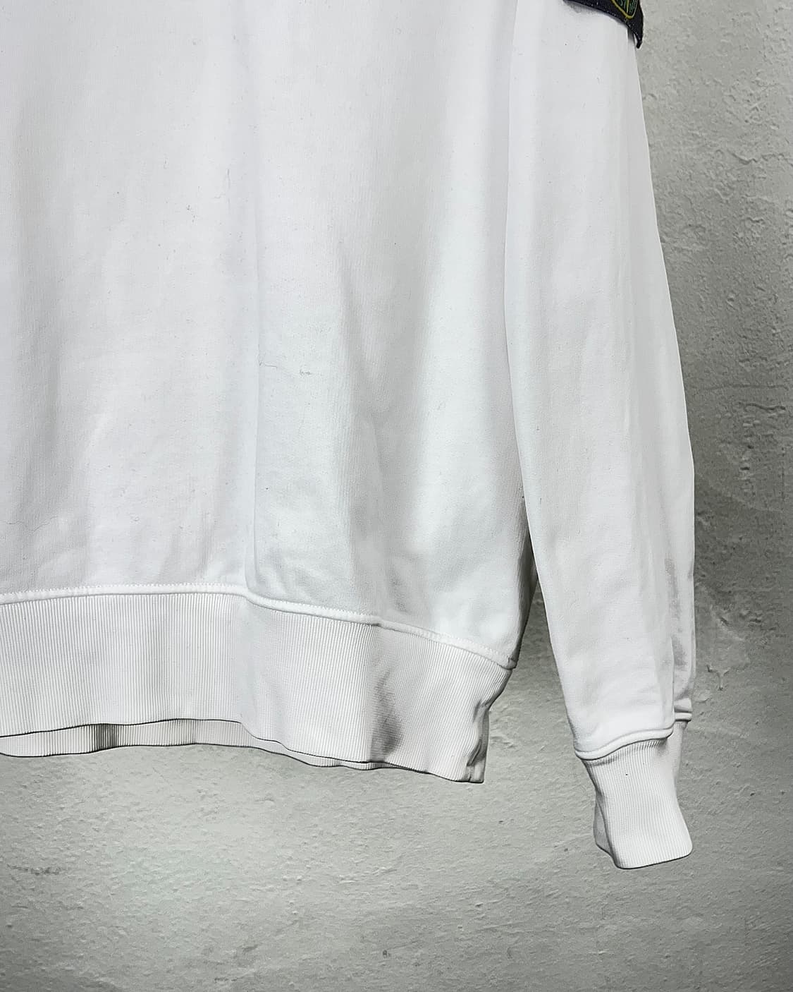 스톤아일랜드 화이트 크루넥 와펜 스웨트 셔츠 상품이미지5