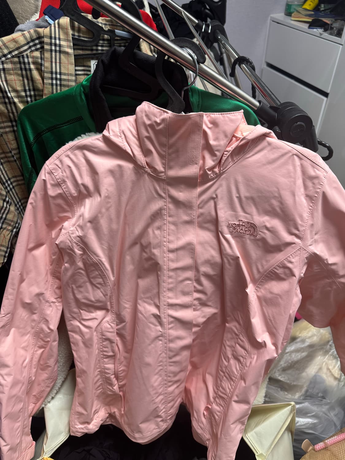 노스페이스 딸기우유맛 바람막이 상품이미지1