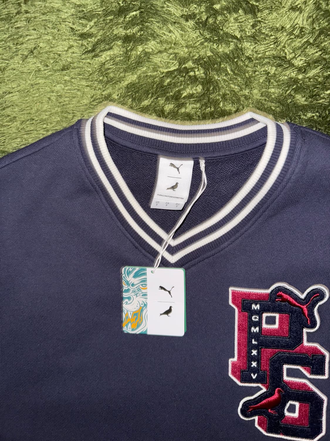 [S] 스테이플 피죤 X 푸마 콜라보 릴렉스 핏 브이넥 스웻셔츠 네이비 상품이미지3