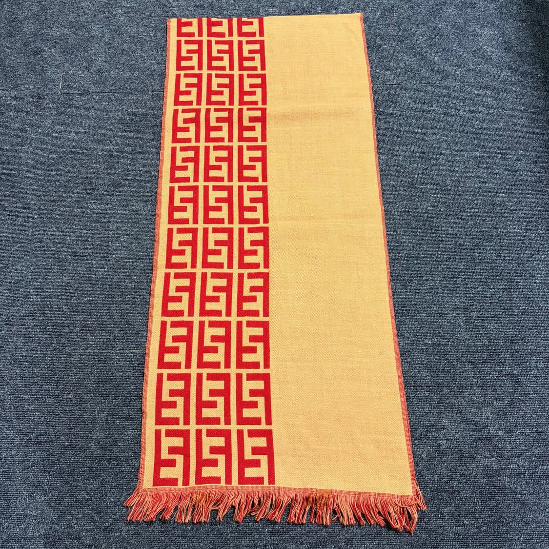 펜디 오리지널 FF 로고 머플러 상품이미지1