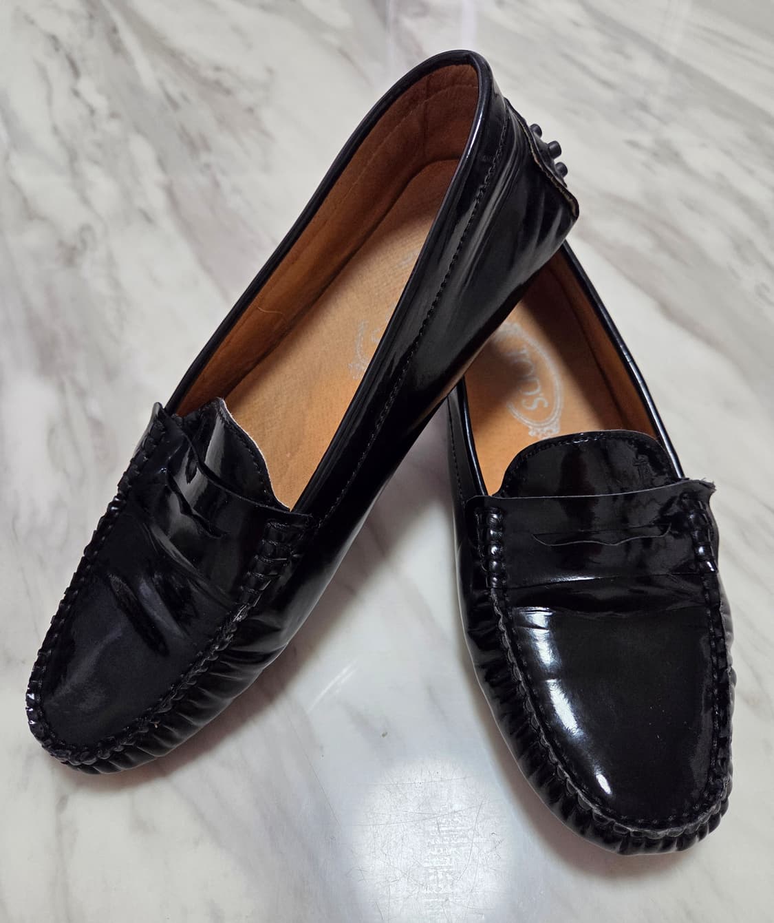 토즈 고미노 블랙 페이턴트 레더 로퍼 상품이미지1