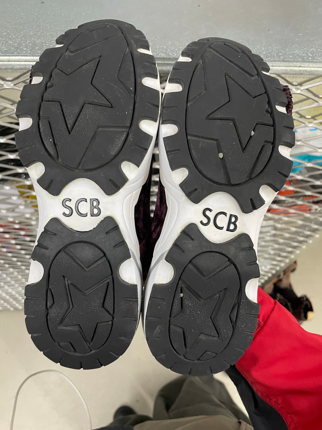 슈콤마보니 티아라 벨벳 스니커즈 235 상품이미지6