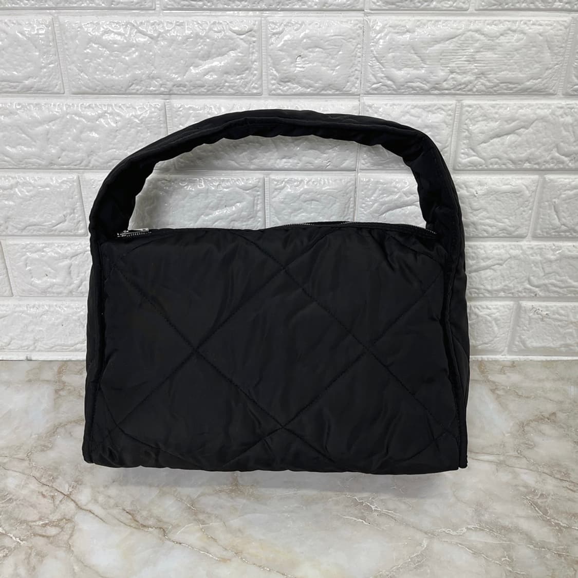 COS 코스 퀼팅 패디드 숄더백 블랙 상품이미지1