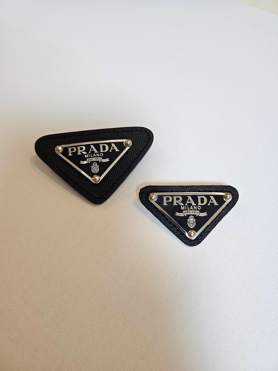 프라다 업사이클링 사피아노 삼각 브로치 (대) 상품이미지5