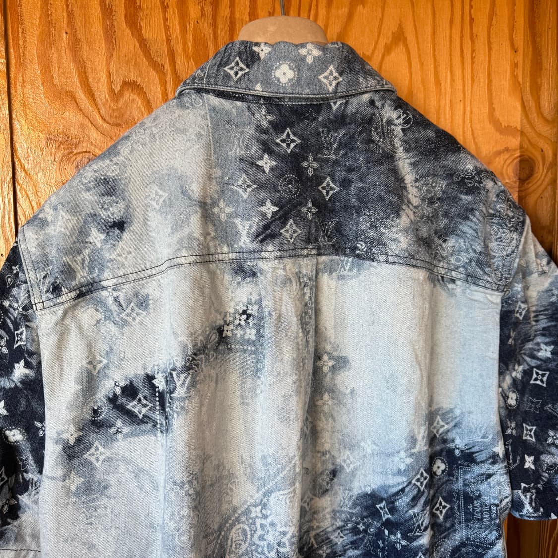 루이비통 모노그램 반다나 데님 셔츠 판매 합니다. 상품이미지10