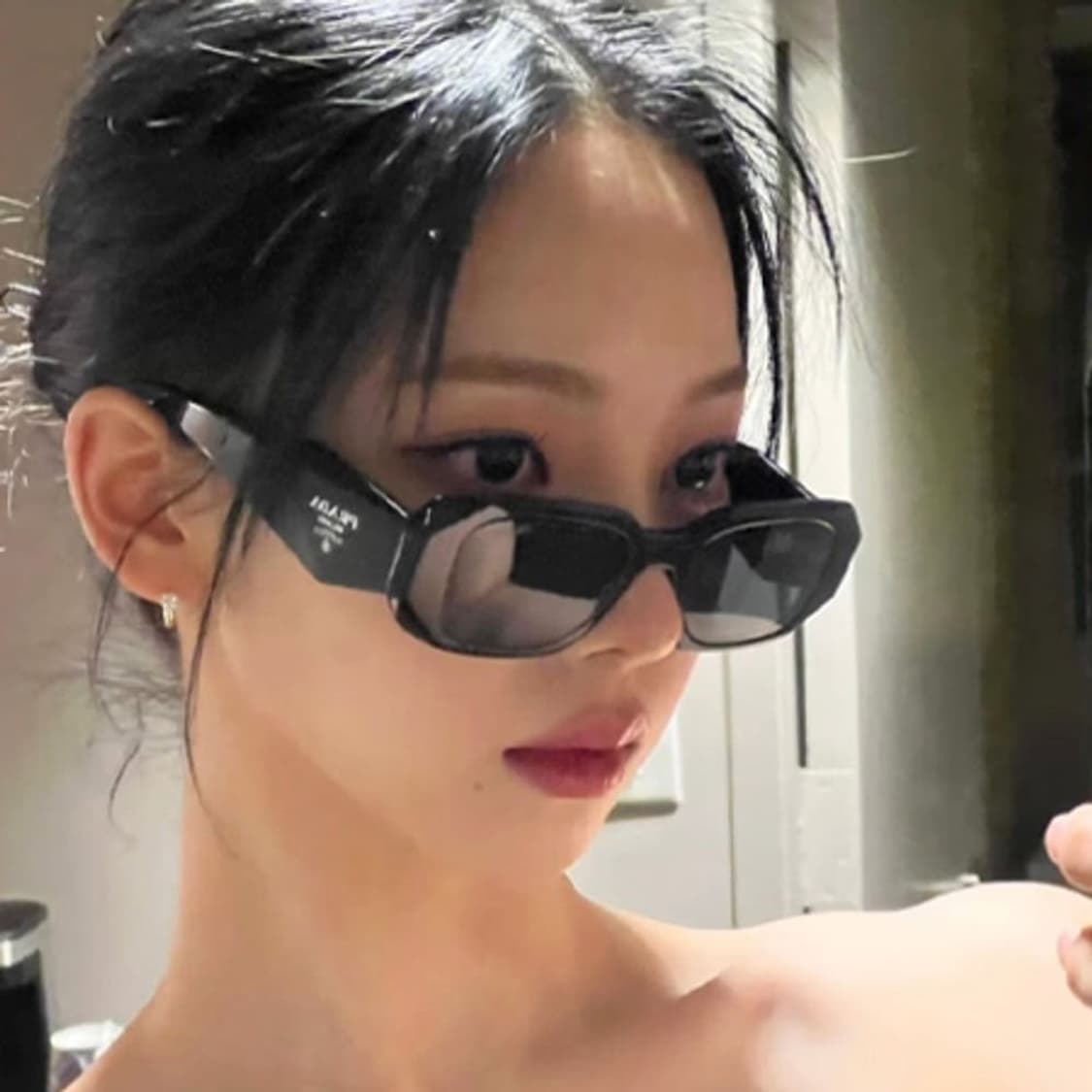 프라다 이동휘, 카리나, 로제 선글라스 SPR17W-F 상품이미지9