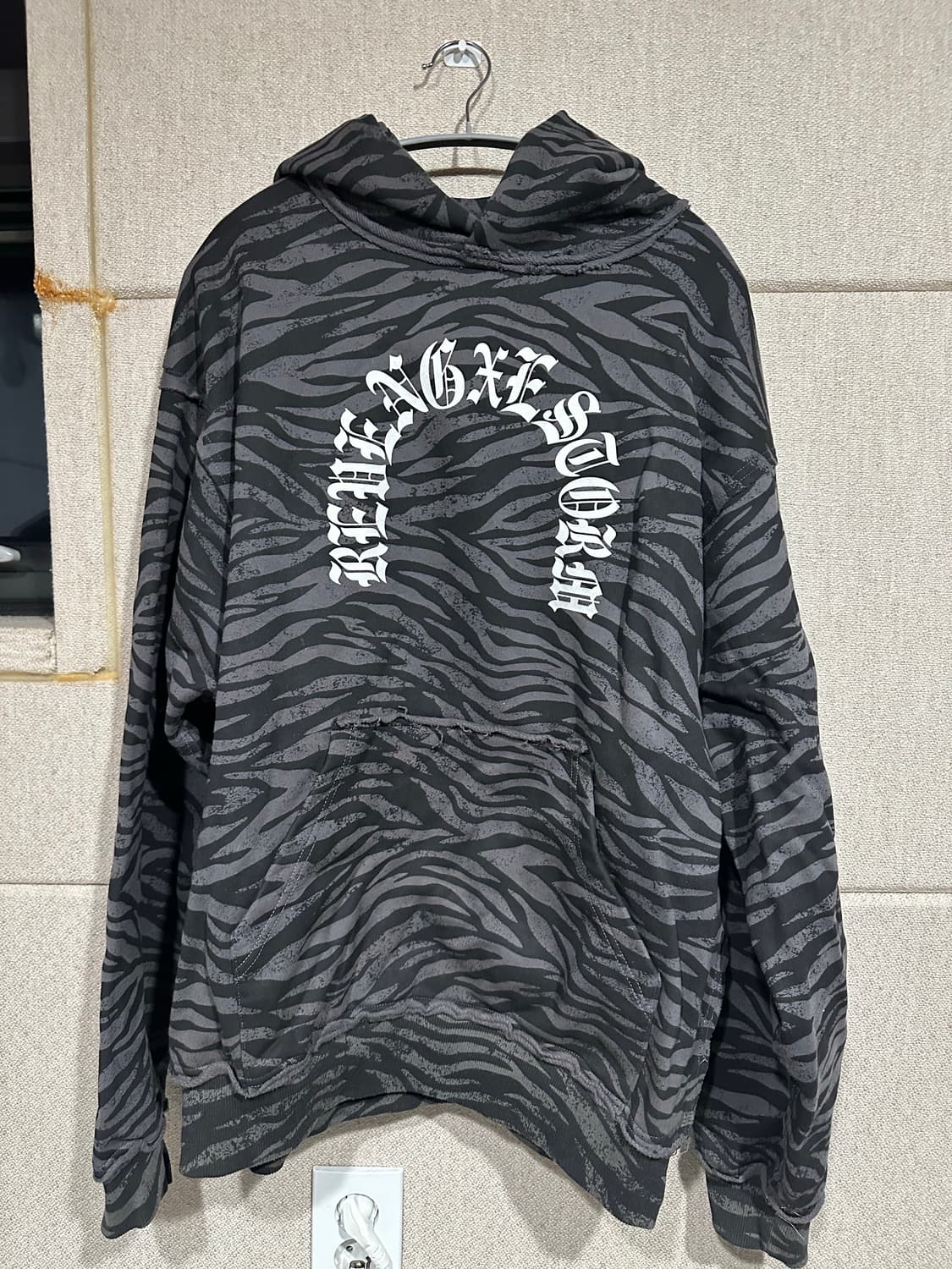 리벤지 스톰 지브라 후드 상품이미지1