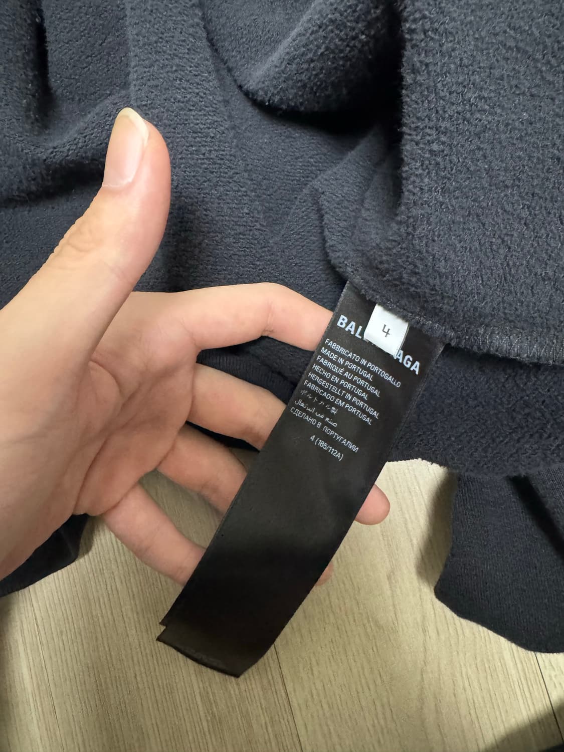 [4] 발렌시아가 유니폼 패치 후드 집업 페이드 블랙 상품이미지2