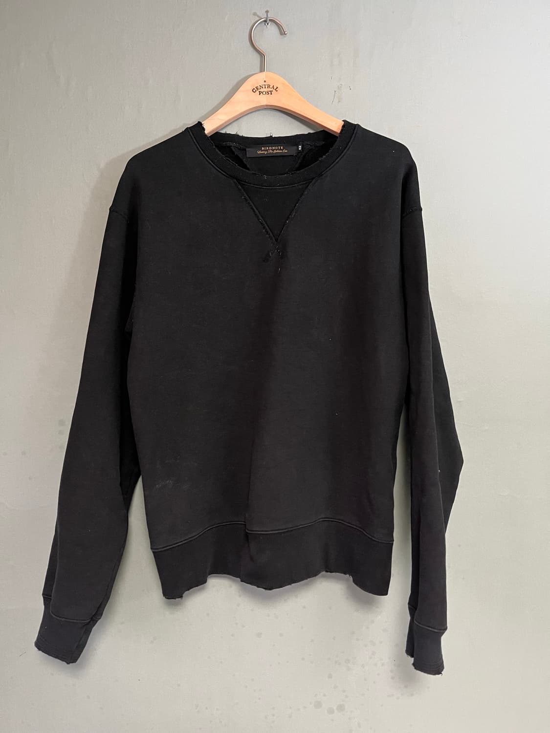 STANDARD DOUBLE-V SWEAT SHIRTS 블랙 상품이미지1