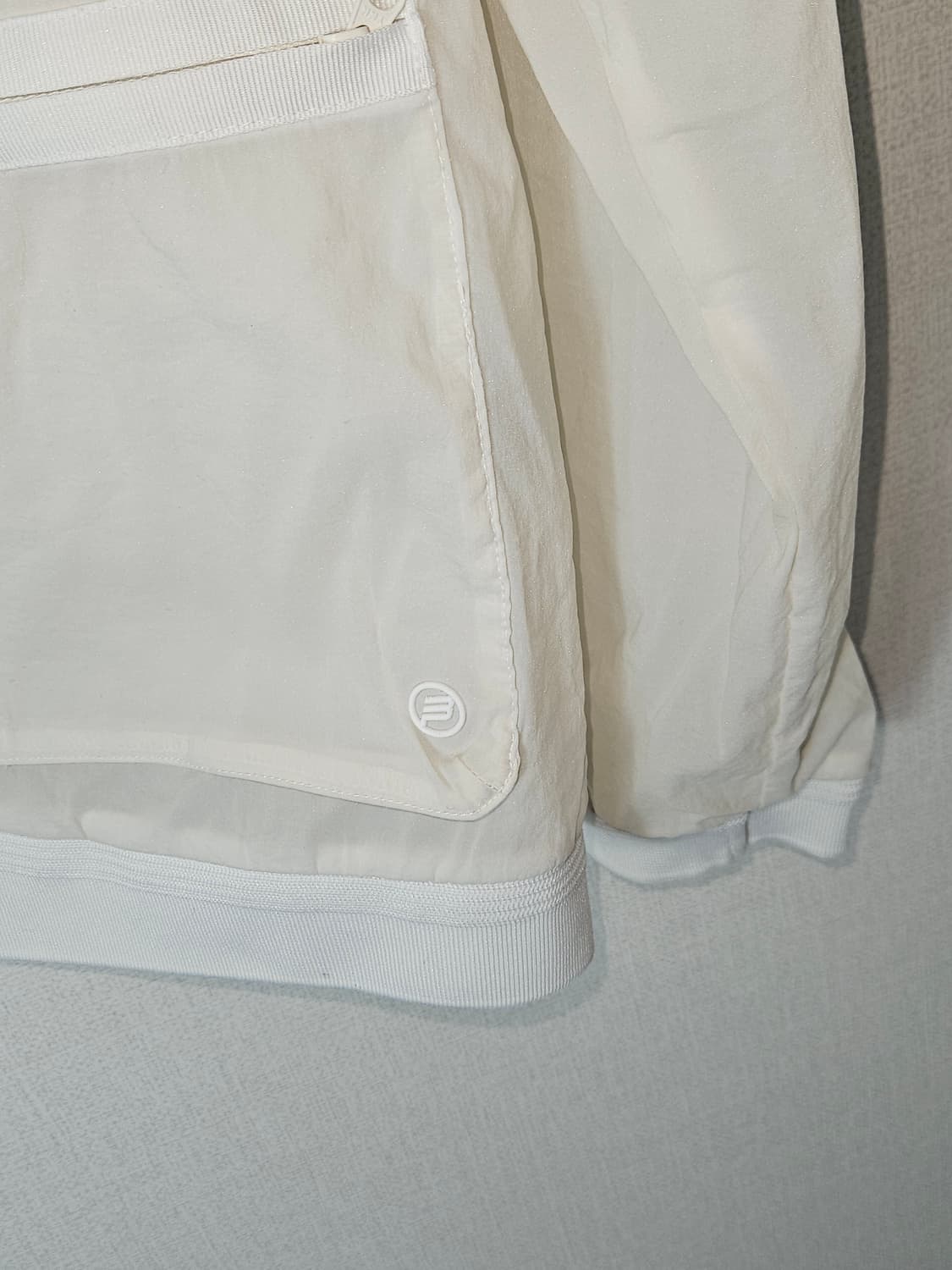 빈폴 스포츠 경량 우븐 화이트 바람막이 봄버자켓 남성 95 (거의새상품) 상품이미지2