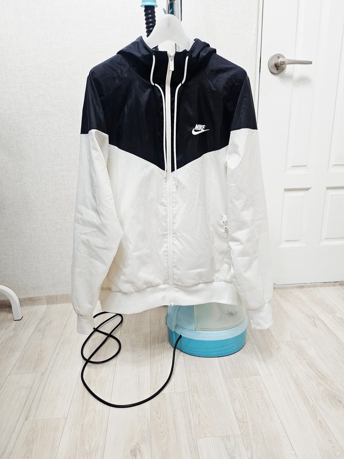 (95~100)M ☆초대장급☆ 나이키 윈드러너 [블랙화이트] 바람막이 상품이미지1