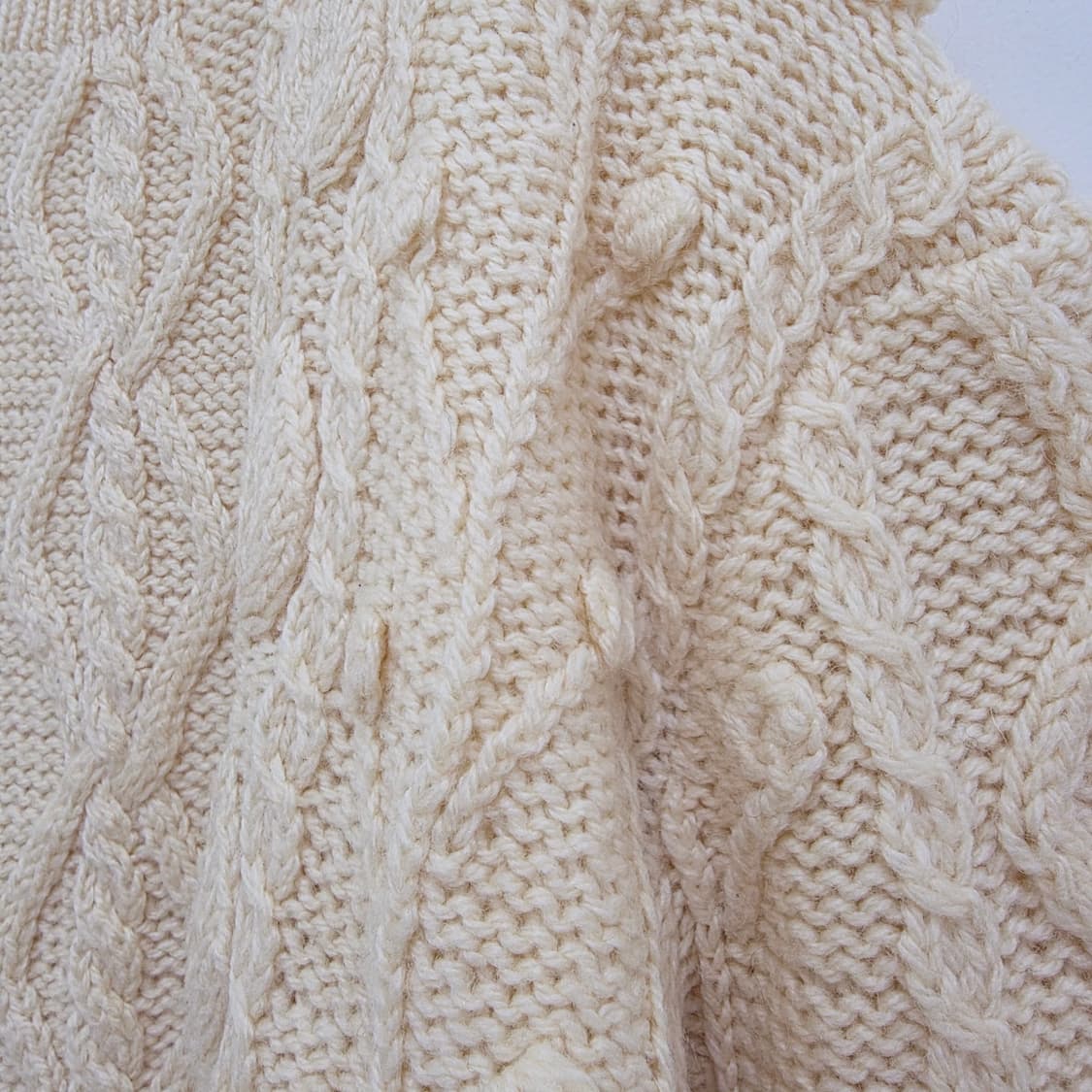 아이보리 케이블 꽈베기 라운드넥 루즈핏 아란 니트 상품이미지8
