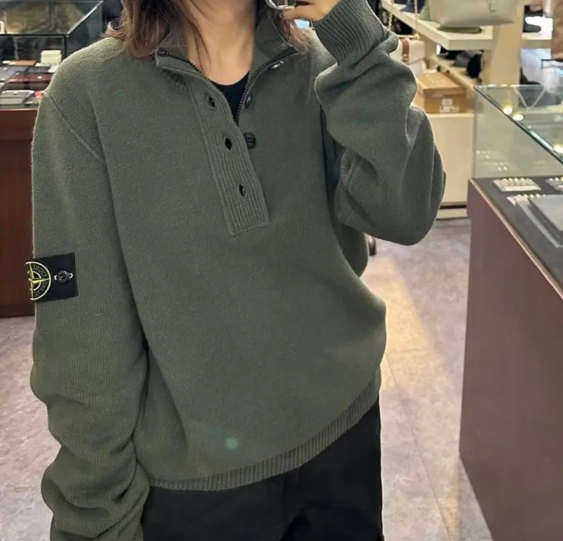 스톤아일랜드 버튼 반집업 니트 상품이미지1