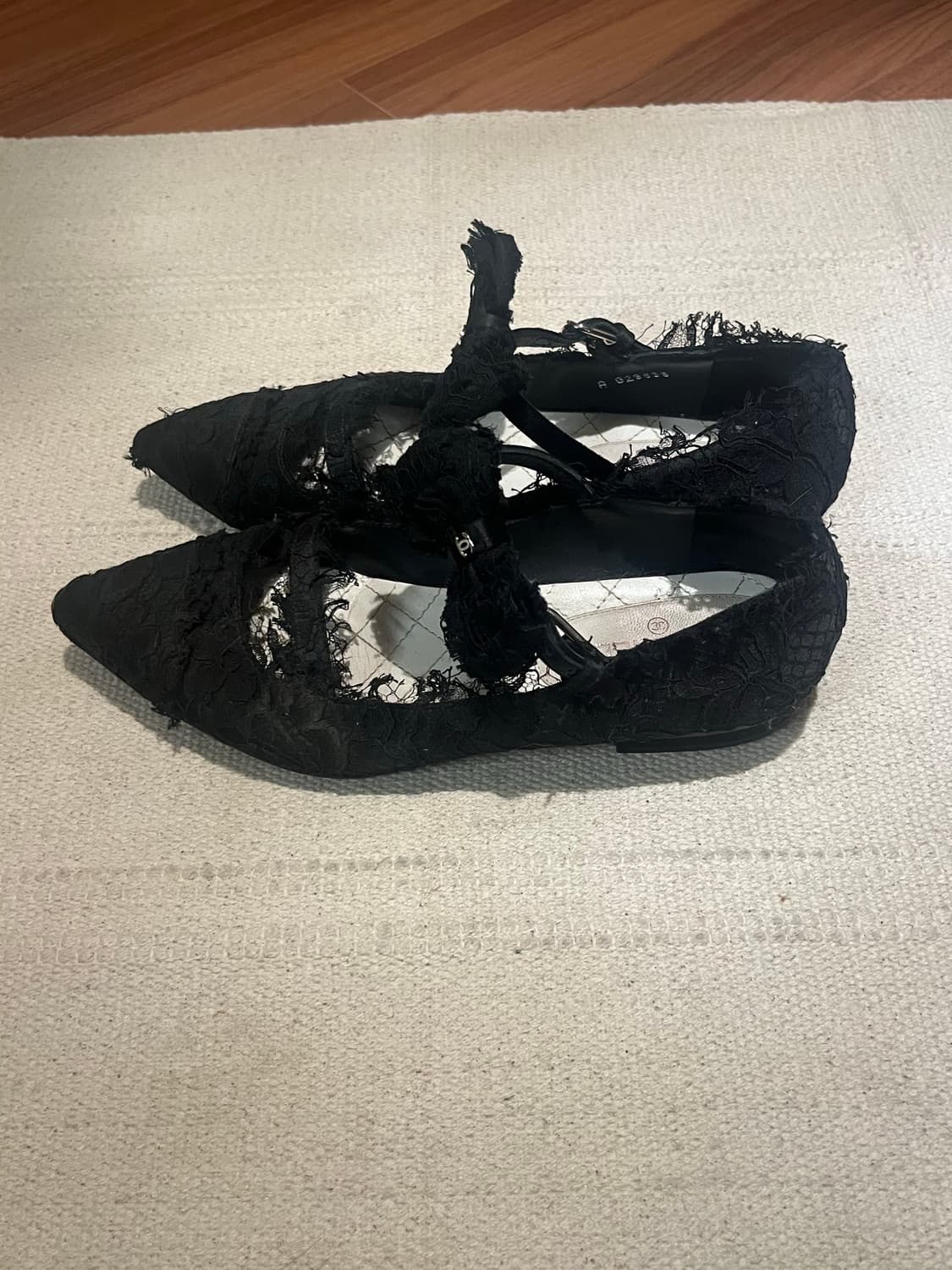 샤넬 블랙 레이스 플랫슈즈 상품이미지3