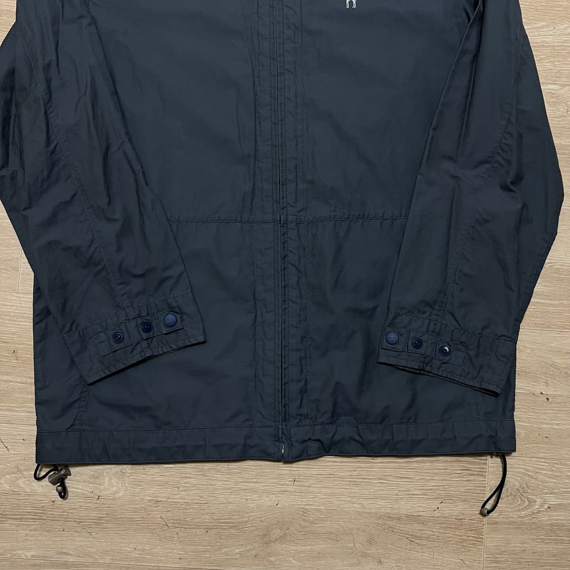 헤지스 로고 포인트 스탠드넥 바람막이 점퍼 [네이비] M/95 상품이미지3