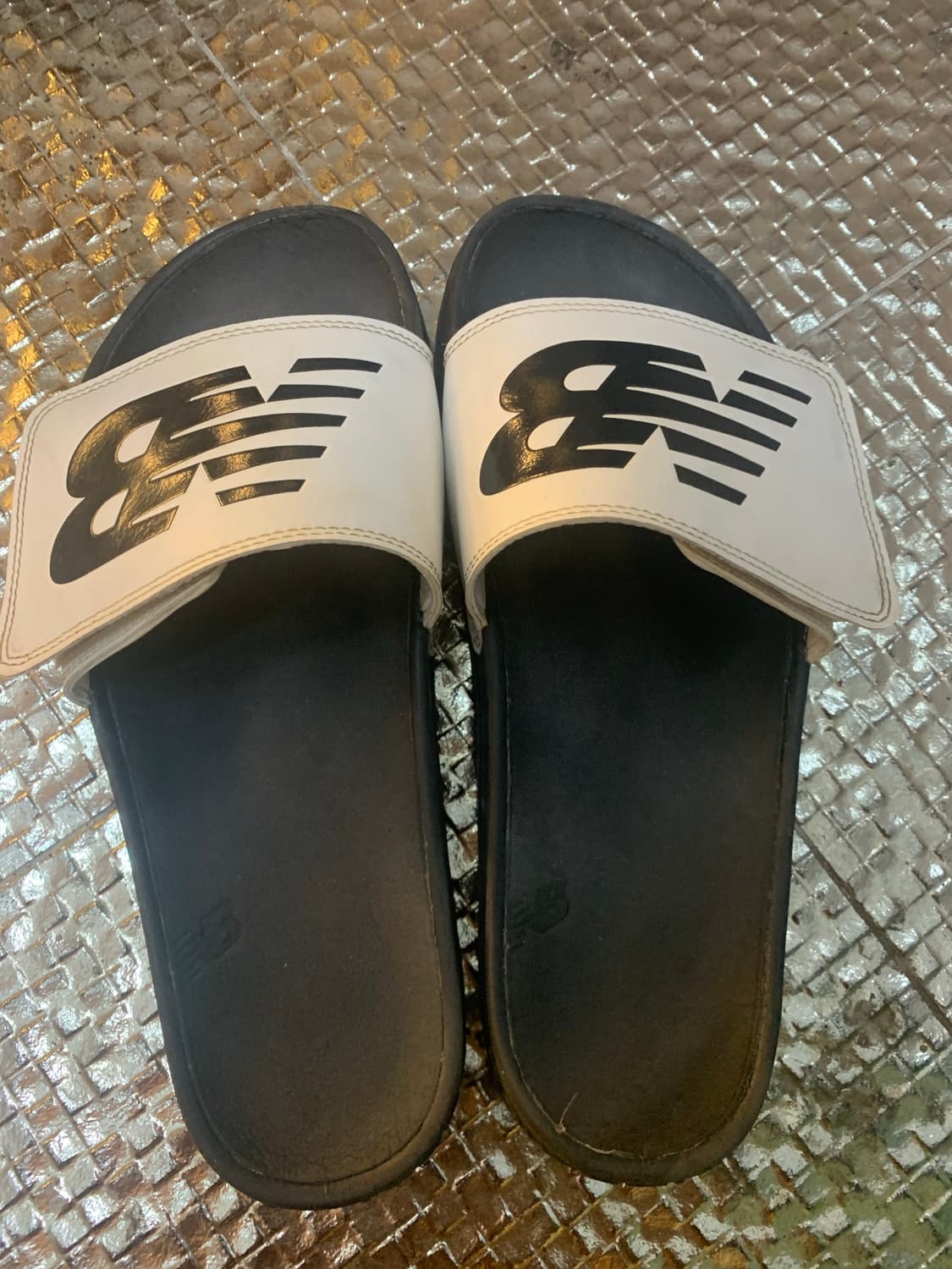 뉴발란스 슬라이드 슬리퍼 화이트 블랙 280 상품이미지1