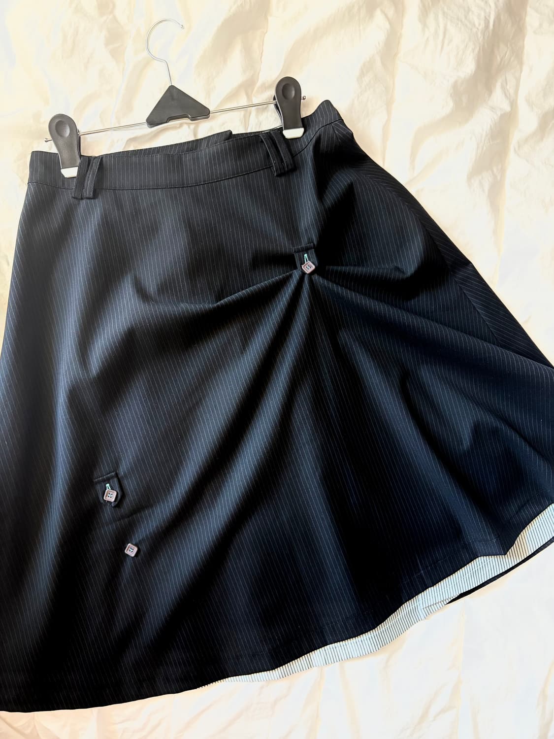 헤레틱 button flared skirt black 상품이미지3