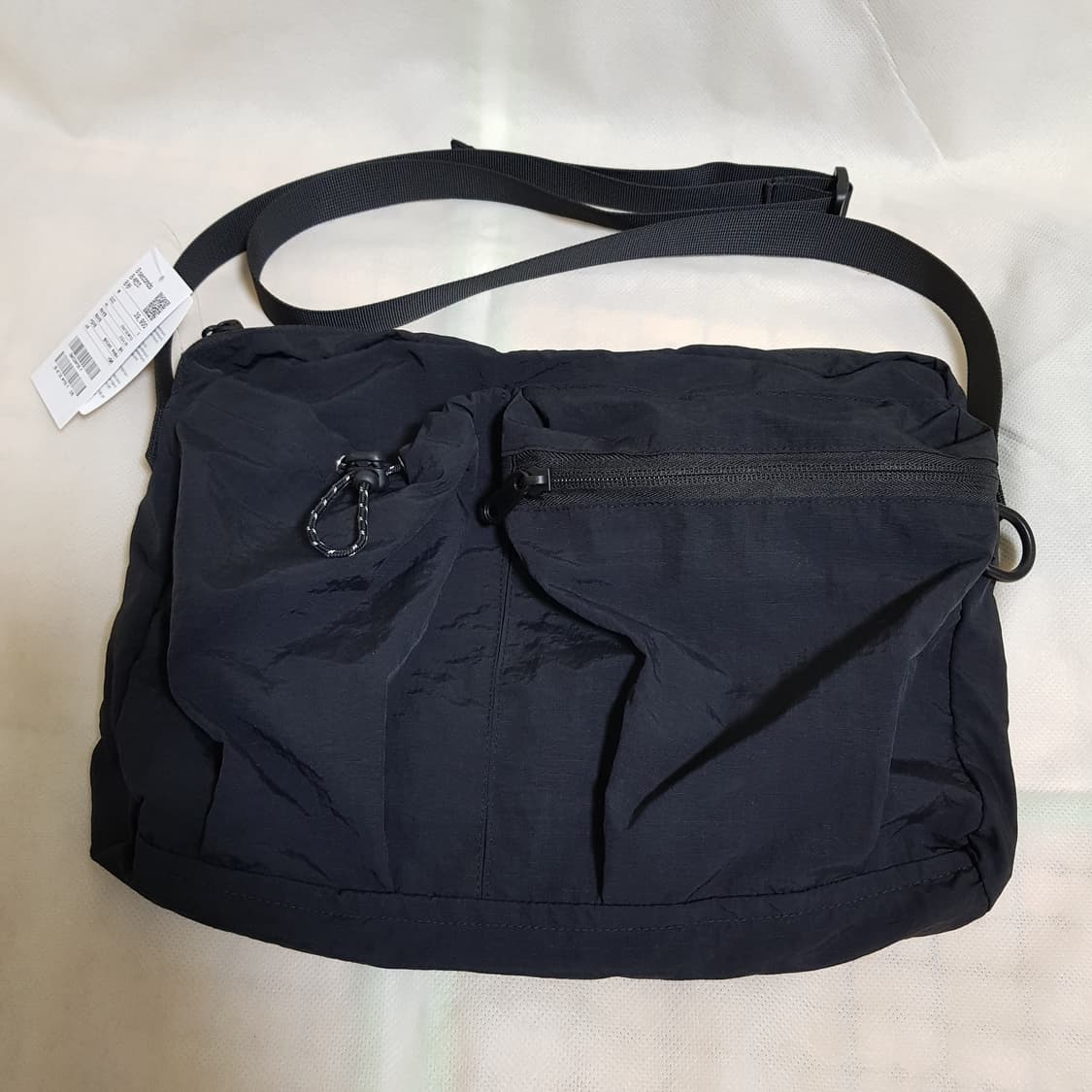 에잇세컨즈 투포켓 셔링 포켓 크로스백 가방 상품이미지1