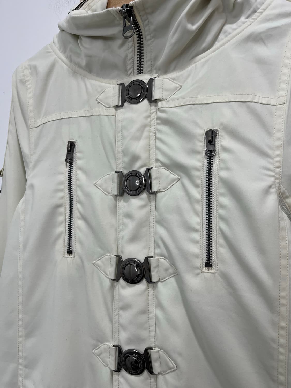 메종길피 락펑크 락시크 화이트 메탈버클 롱자켓  상품이미지5