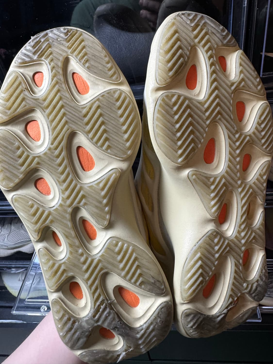 [290] 이지 Yeezy 700 V3 모노 사플라워 상품이미지3