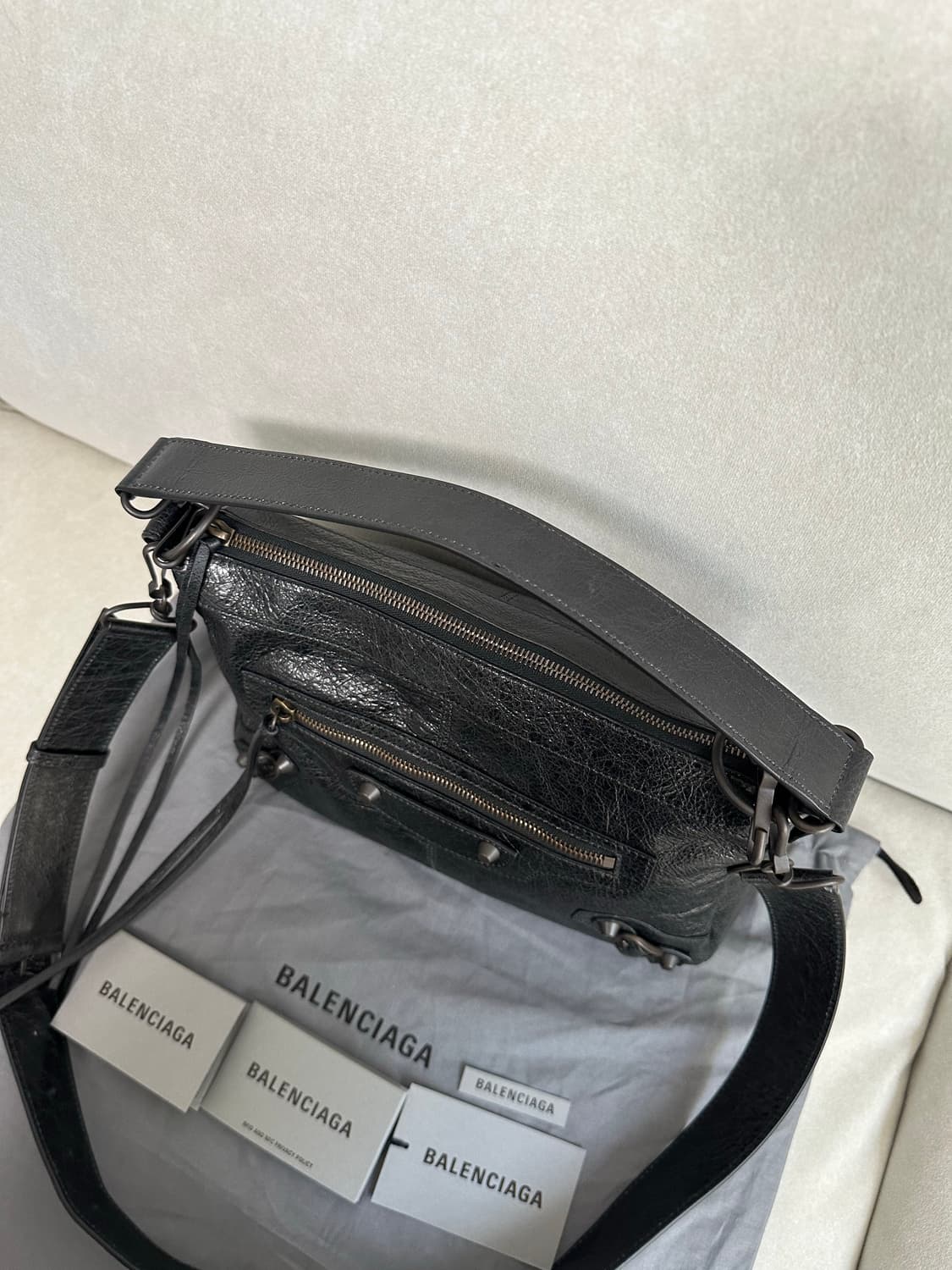 [새상품급 정품] 발렌시아가 르 시티 모터백 모토 블랙 상품이미지4